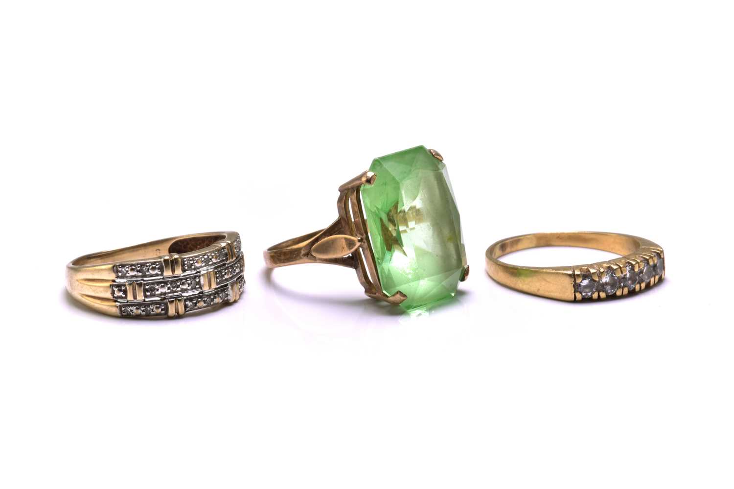 A lot with three gem-set rings, to include a green paste ring, comprises a scissors cut green past - Image 2 of 4