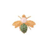 A bee brooch with emeralds and pearl, abdomen encrusted with round emeralds, a pearl mounted thorax,