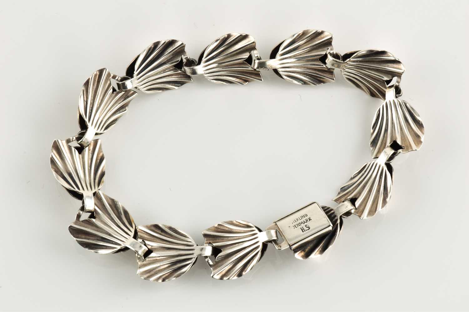 A bracelet by Danish designer Hermann Siersbol, with stylised shell and pearl links in white - Image 3 of 3