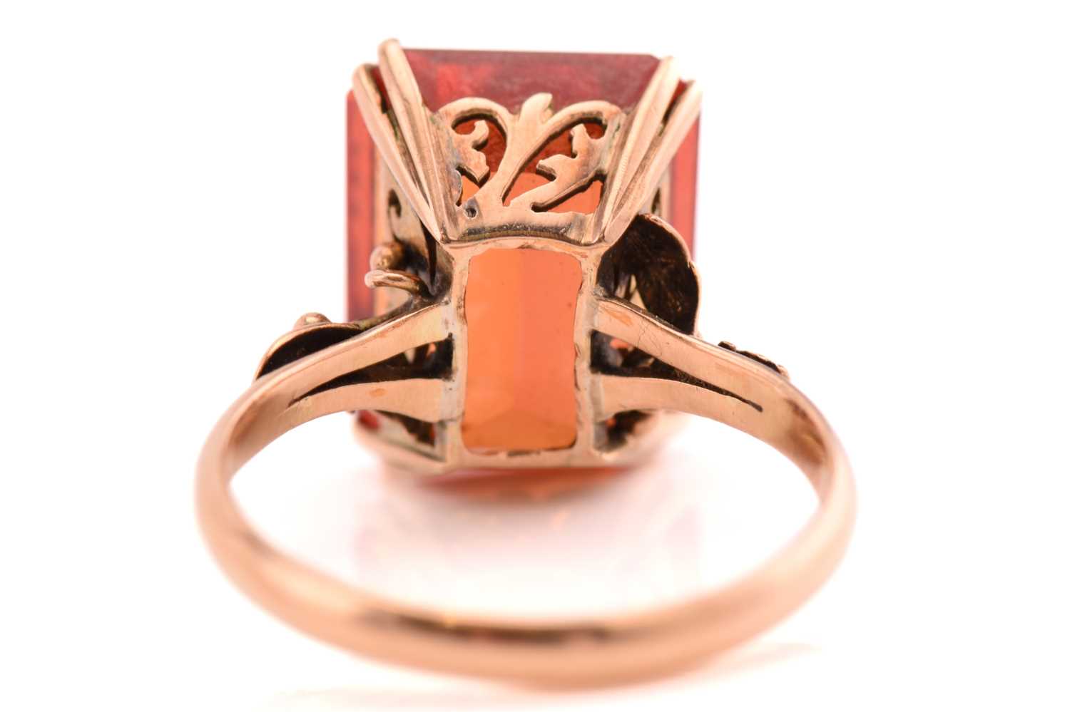 A synthetic orange sapphire ring, with an emerald-cut synthetic sapphire in reddish-orange colour, - Image 3 of 5