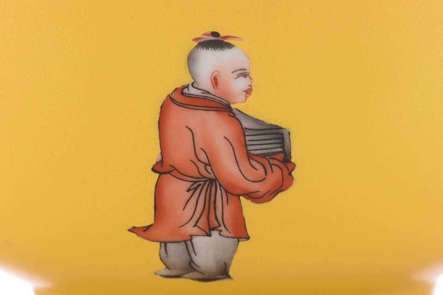 A Chinese porcelain bowl, painted with scholars reading scroll with boy attendants, on a yellow - Image 4 of 5