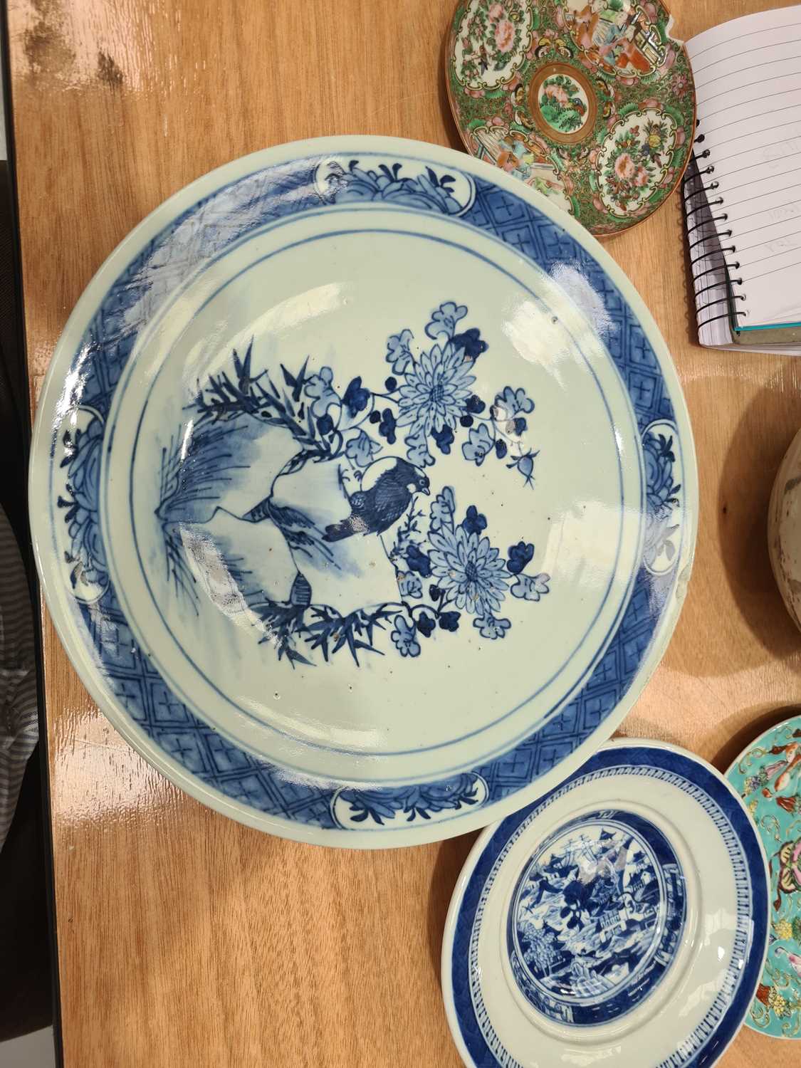 An assortment of Chinese porcelain, Ming - Qing dynasty, to include a Swatow bowl from the Bi - Image 44 of 53