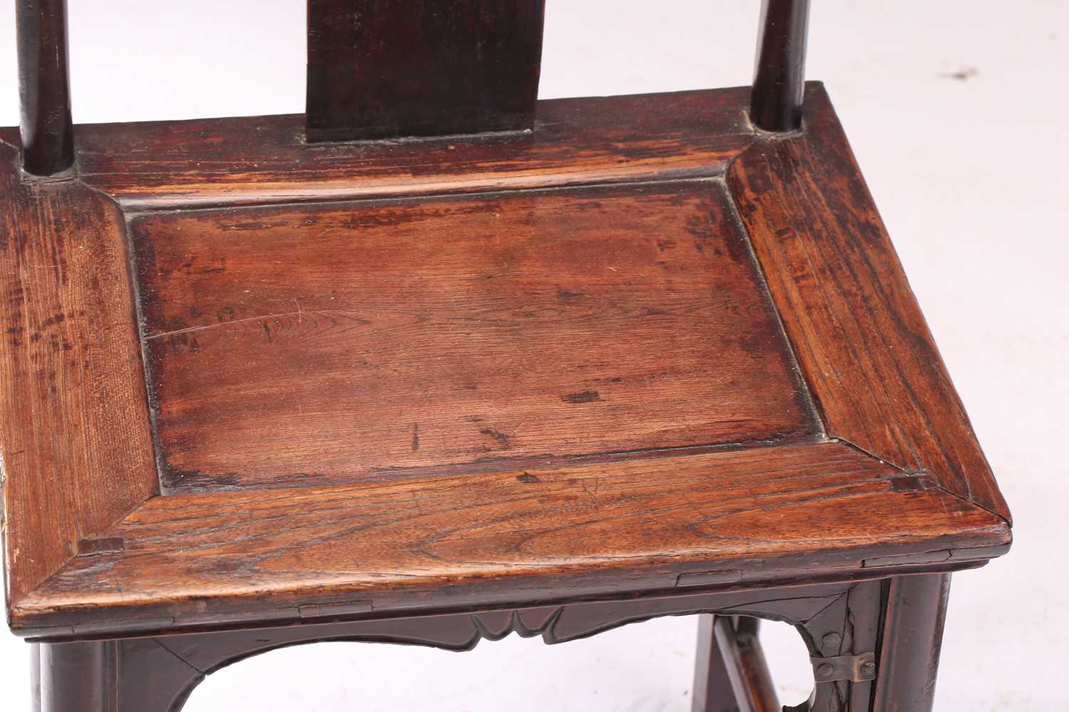 A pair of probably Northern Chinese elm wood (Yumu) "Official's Hat" side chairs, Qing Dynasty, 19th - Image 4 of 6