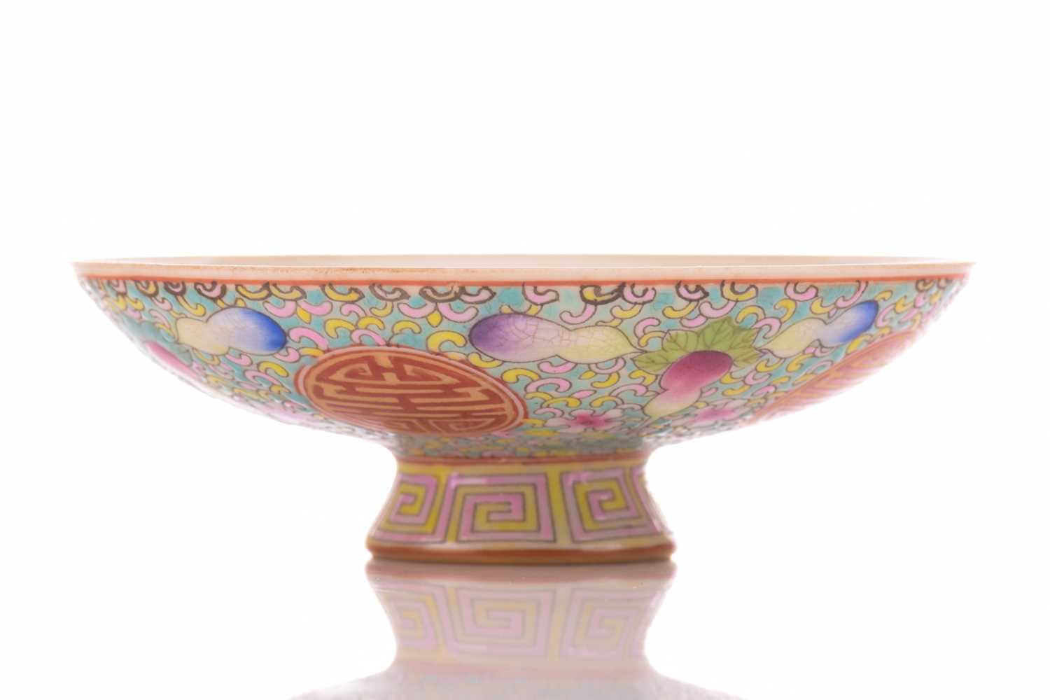 A Chinese porcelain bowl, cover and stand, painted with double shou symbols in red against a gilt - Image 6 of 9
