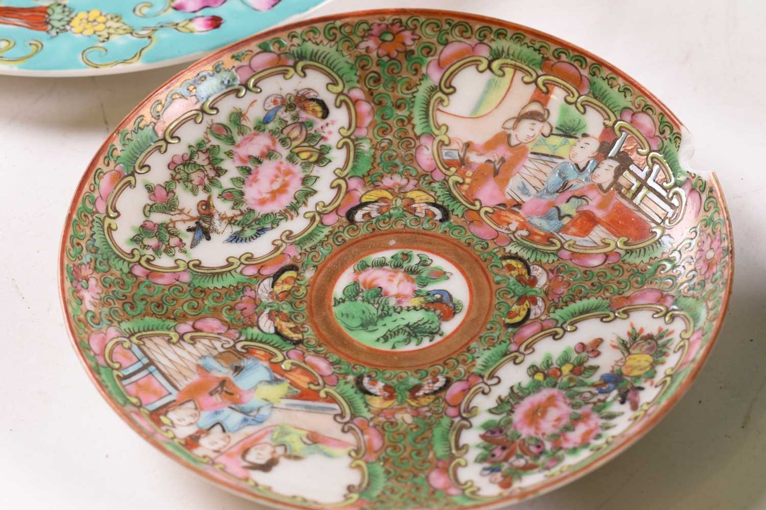 An assortment of Chinese porcelain, Ming - Qing dynasty, to include a Swatow bowl from the Bi - Image 10 of 53