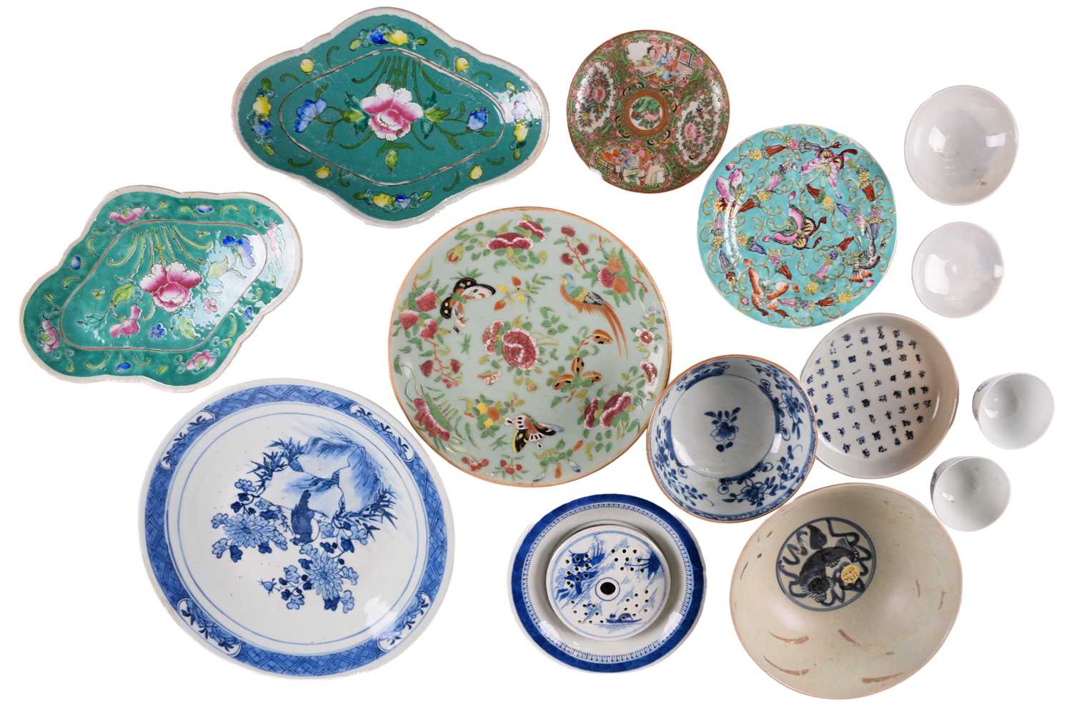 An assortment of Chinese porcelain, Ming - Qing dynasty, to include a Swatow bowl from the Bi - Image 2 of 53