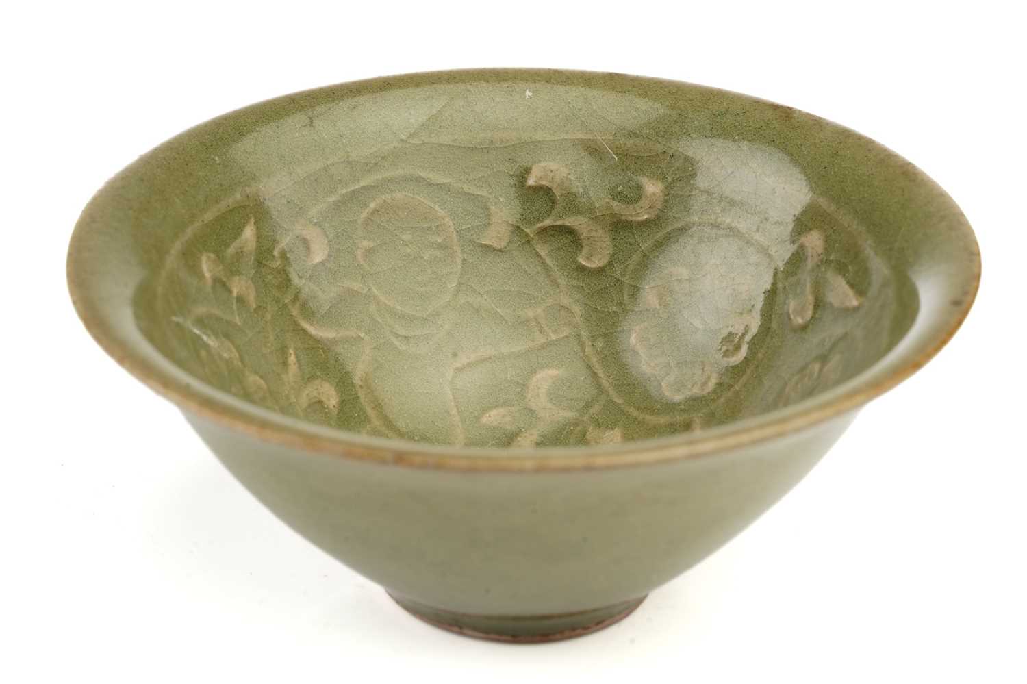 A Chinese Longquan celadon bowl, Song - Yuan dynasty, of shallow conical form, with flower head - Image 7 of 9