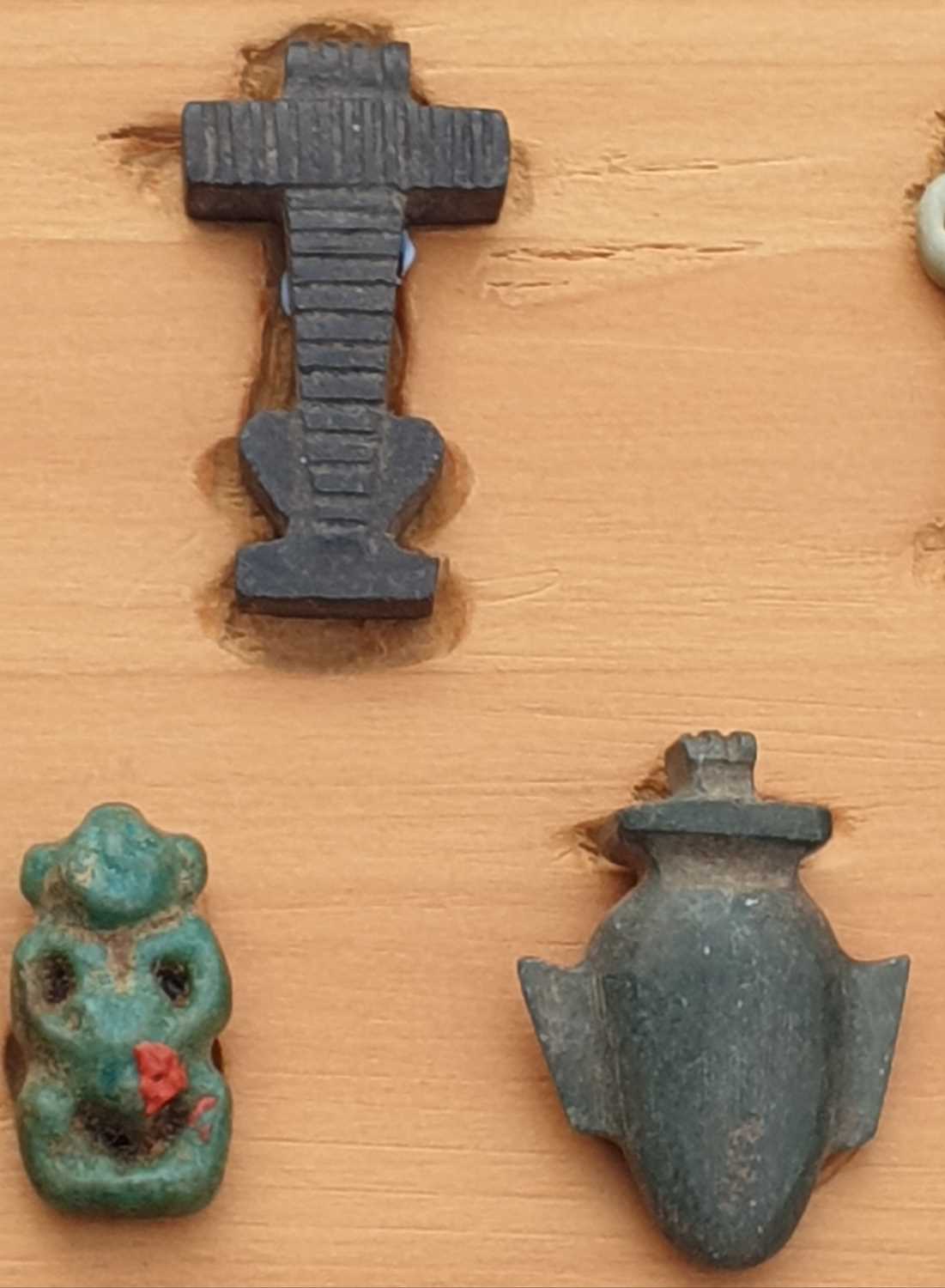 A Collection of Ancient Egyptian artefacts including a bronze Djed pillar amulet, agate Tawaret - Image 27 of 30