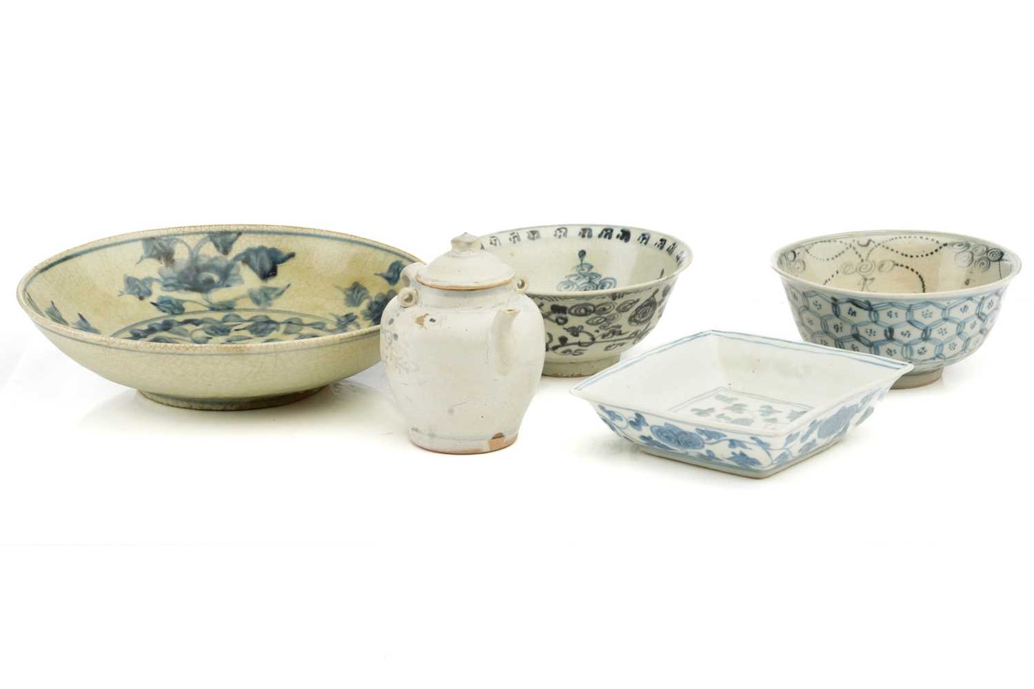 A small group of Chinese blue & white porcelain, Ming dynasty, comprising two bowls, 14.5 & 15cm