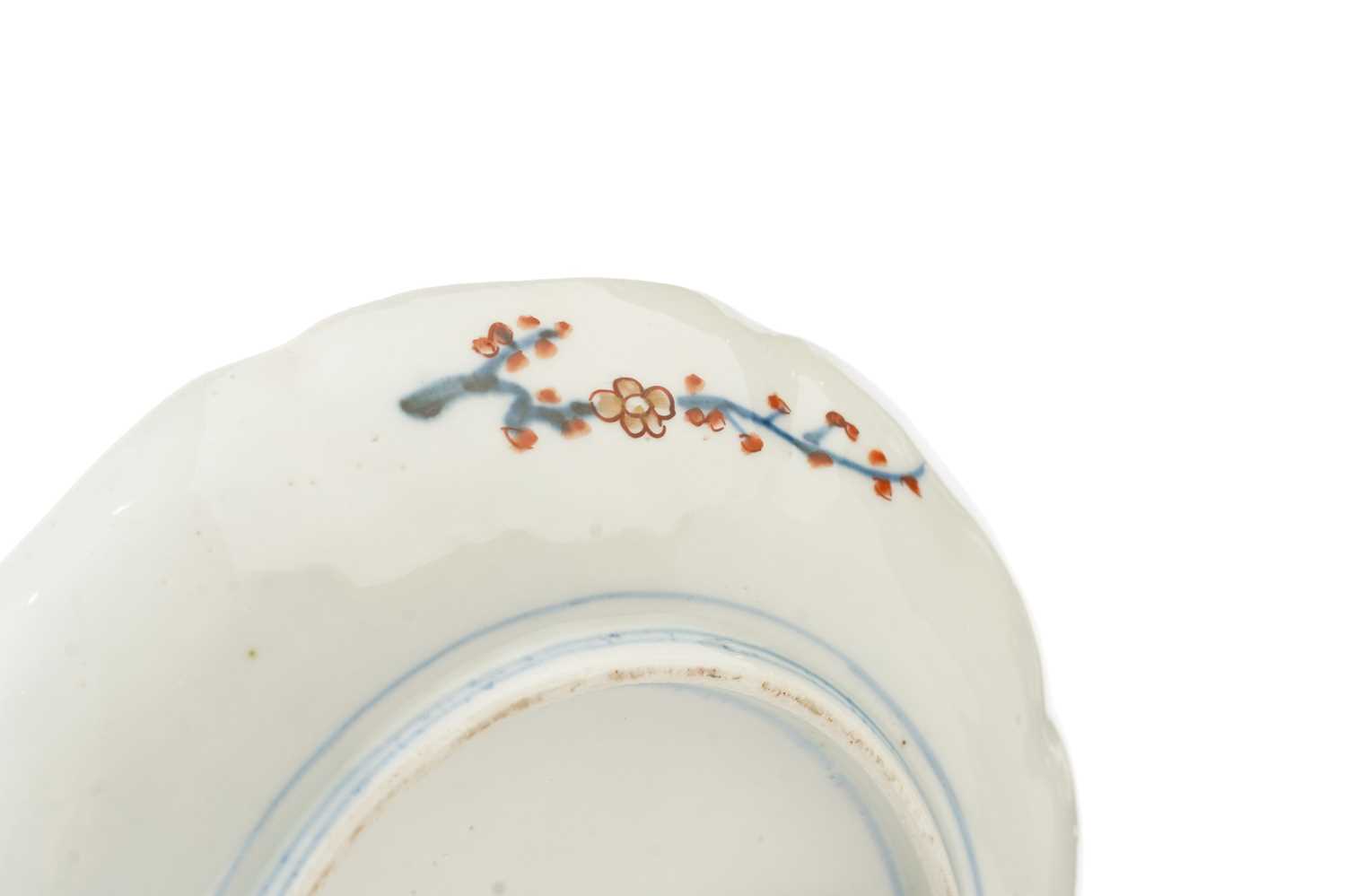A set of seven Japanese Arita plates, late 19th century, painted with flowers and leaves with - Image 16 of 17