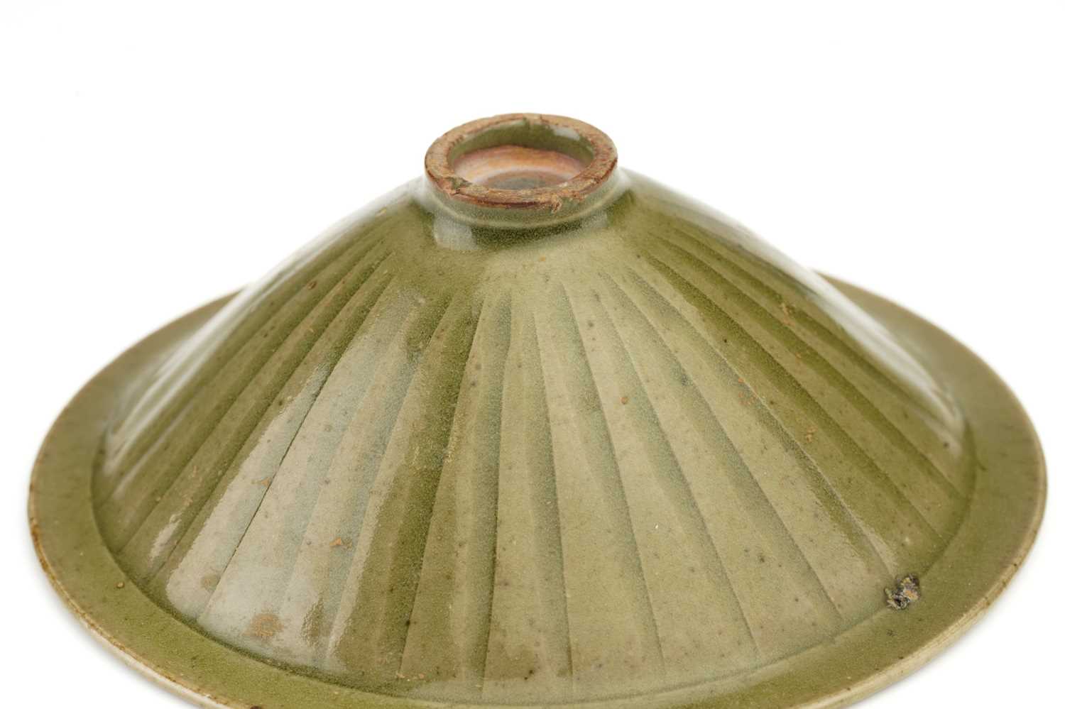 A Chinese Longquan celadon bowl, Song - Yuan dynasty, of shallow conical form, with flower head - Image 4 of 9