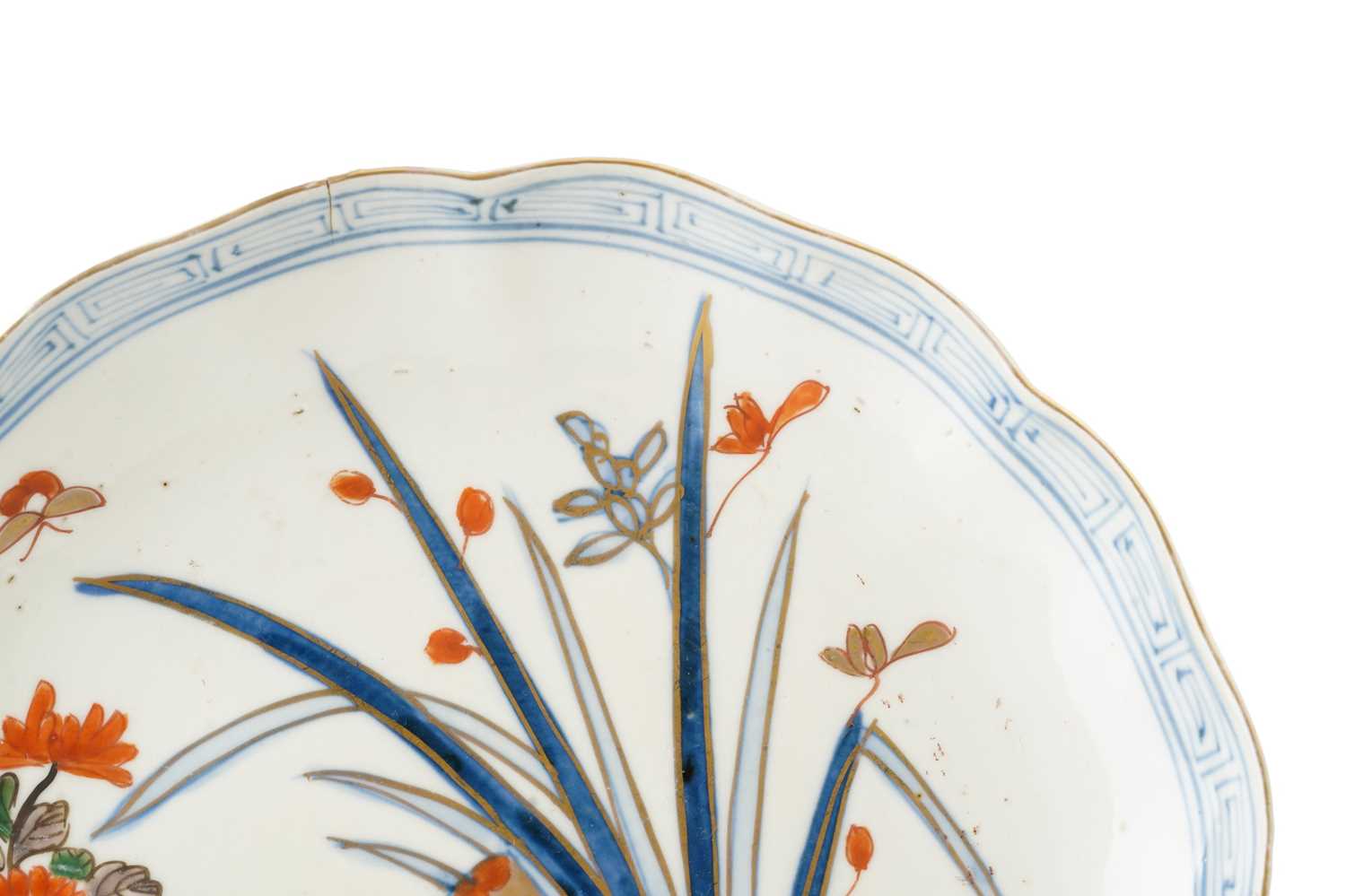 A set of seven Japanese Arita plates, late 19th century, painted with flowers and leaves with - Image 10 of 17