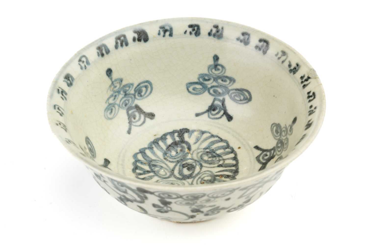 A small group of Chinese blue & white porcelain, Ming dynasty, comprising two bowls, 14.5 & 15cm - Image 2 of 11