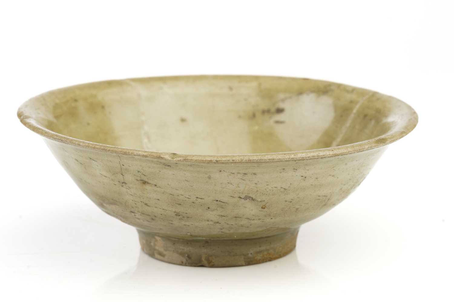 A Chinese Longquan celadon bowl, Song - Yuan dynasty, of shallow conical form, with flower head - Image 9 of 9