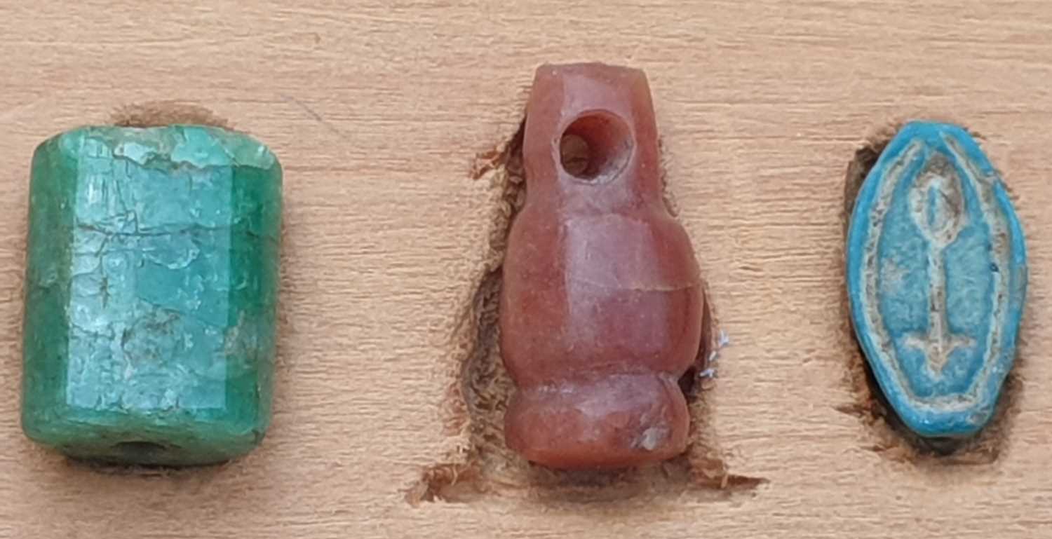 A Collection of Ancient Egyptian artefacts including a bronze Djed pillar amulet, agate Tawaret - Image 10 of 30