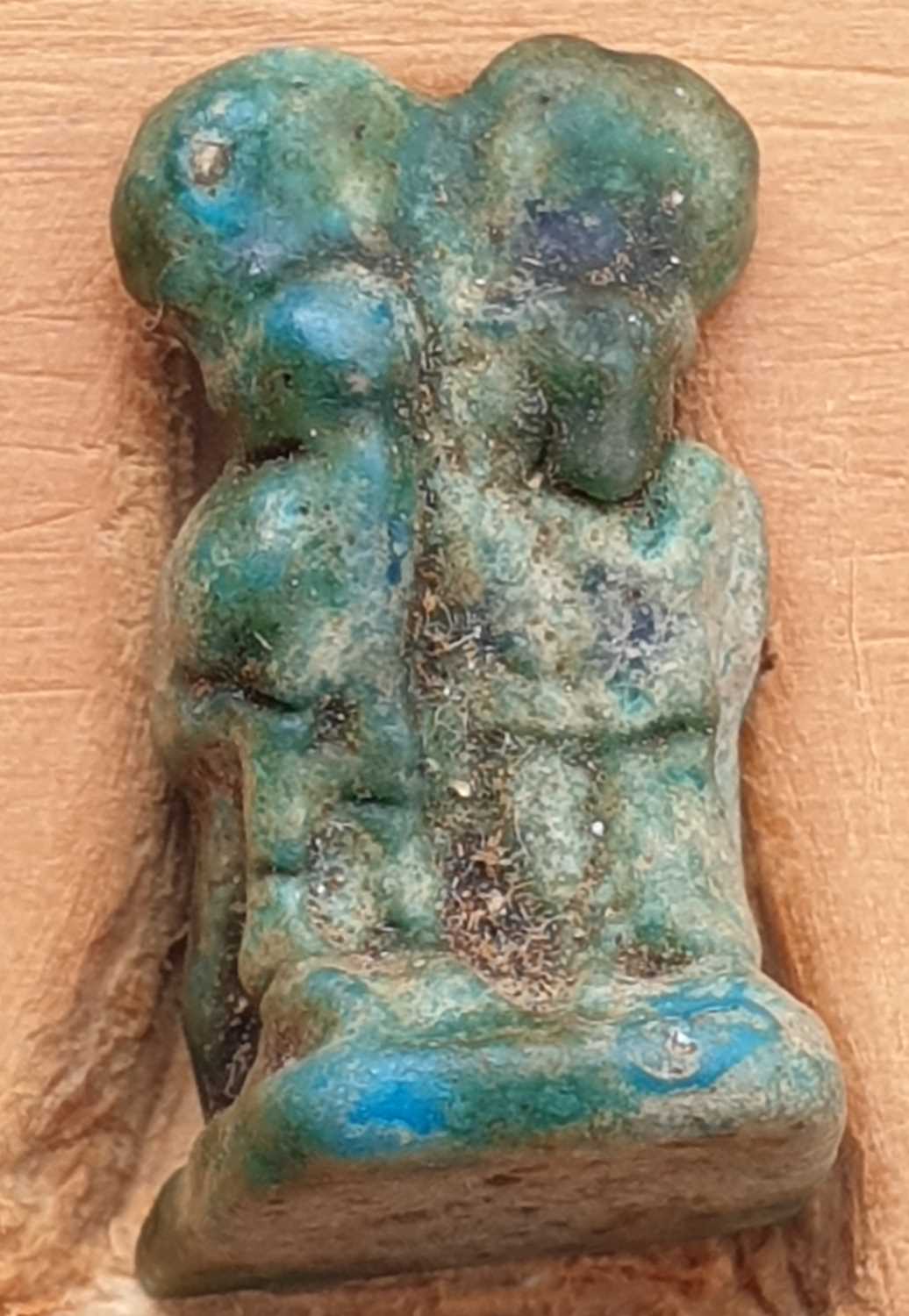 A Collection of Ancient Egyptian artefacts including a bronze Djed pillar amulet, agate Tawaret - Image 21 of 30