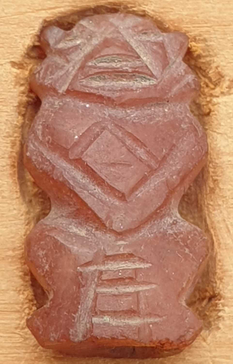 A Collection of Ancient Egyptian artefacts including a bronze Djed pillar amulet, agate Tawaret - Image 25 of 30