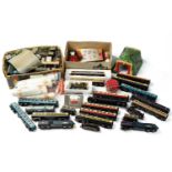 A good quantity of loose model railway rolling stock, together with trackside and some accessories.