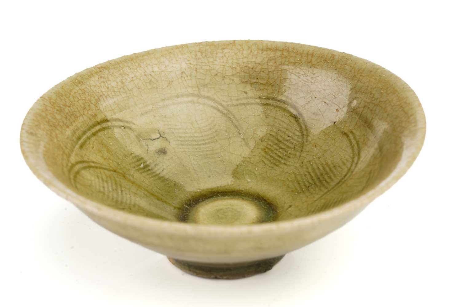 A Chinese Longquan celadon bowl, Song - Yuan dynasty, of shallow conical form, with flower head - Image 2 of 9