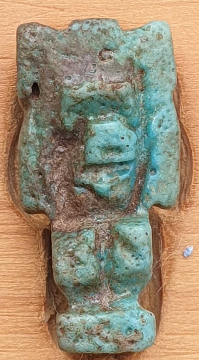 A Collection of Ancient Egyptian artefacts including a bronze Djed pillar amulet, agate Tawaret - Image 22 of 30