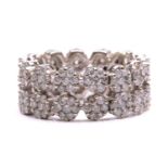 A double-row daisy head setting diamond ring, comprising twenty-eight adjoined daisy head mounts,