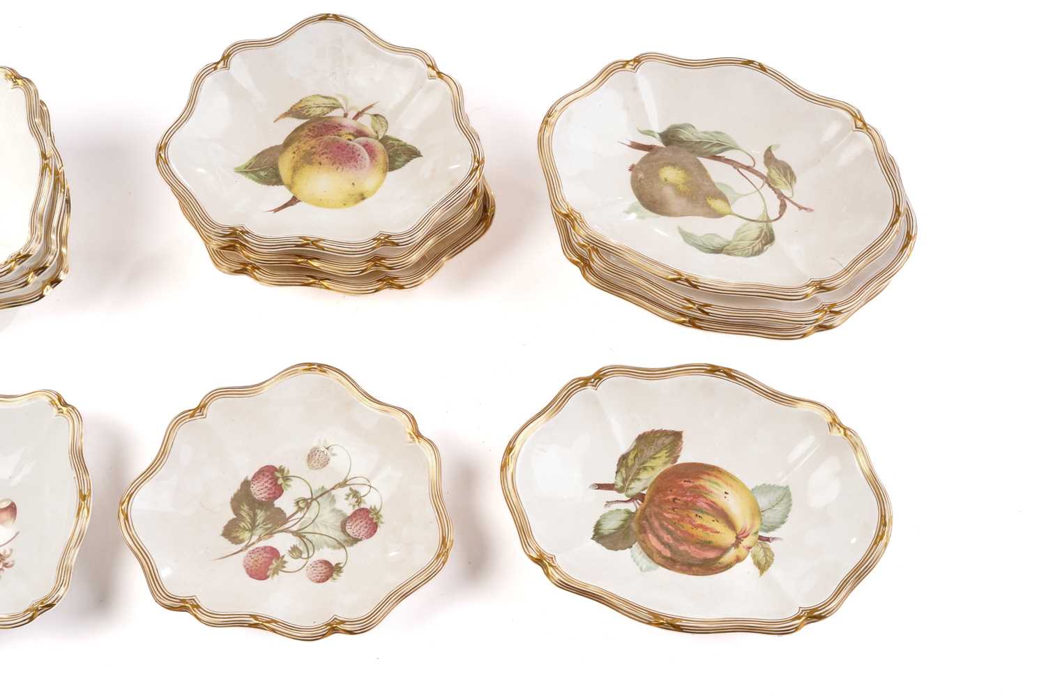 A Davenport part fruit set, each hand painted with fruit, comprising twelve pie-crust edge plates 24 - Bild 3 aus 11