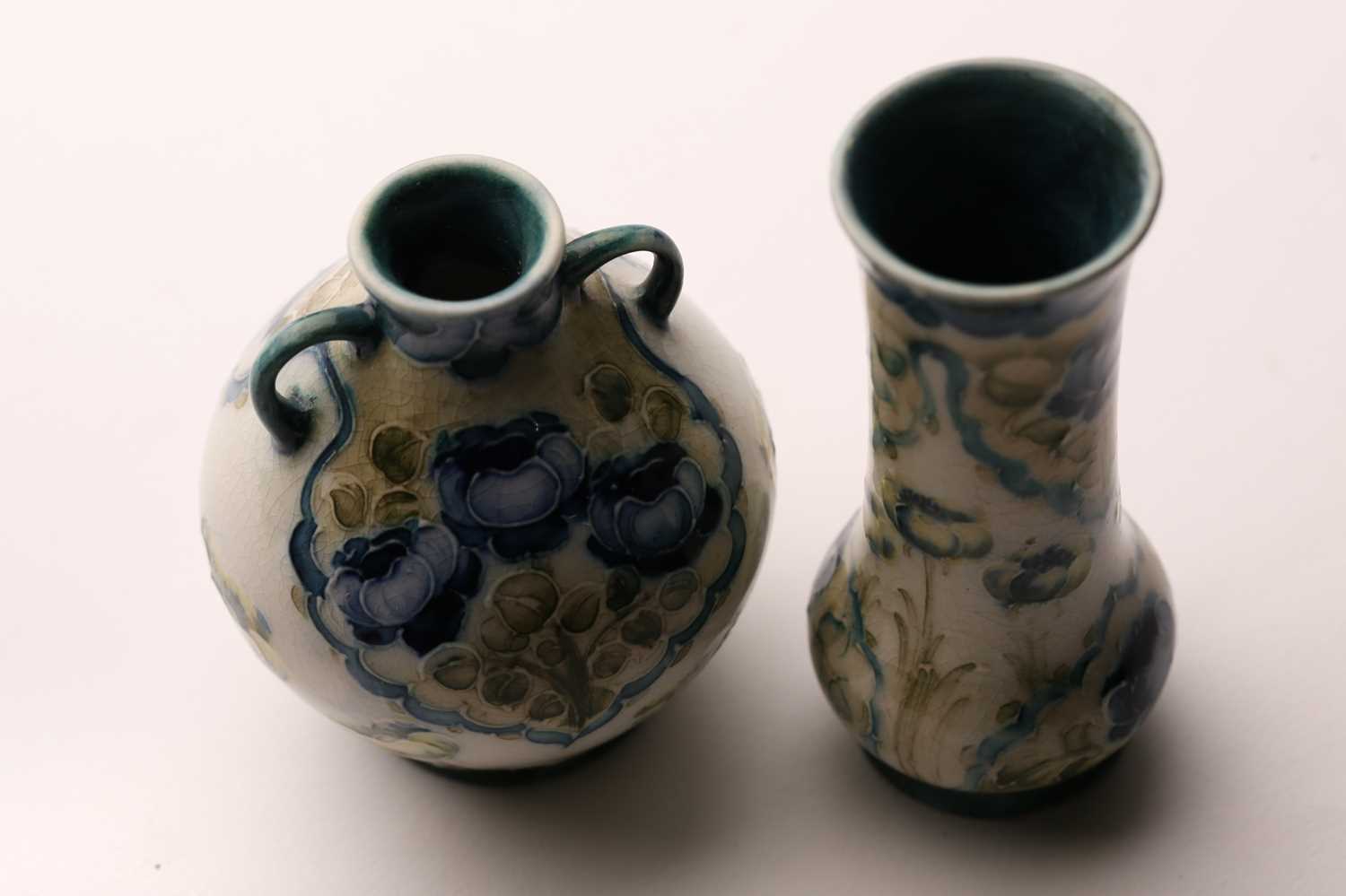 William Moorcroft for James MacIntyre, a miniature 'Poppy' vase, circa 1903, twin handled amphora - Bild 5 aus 6