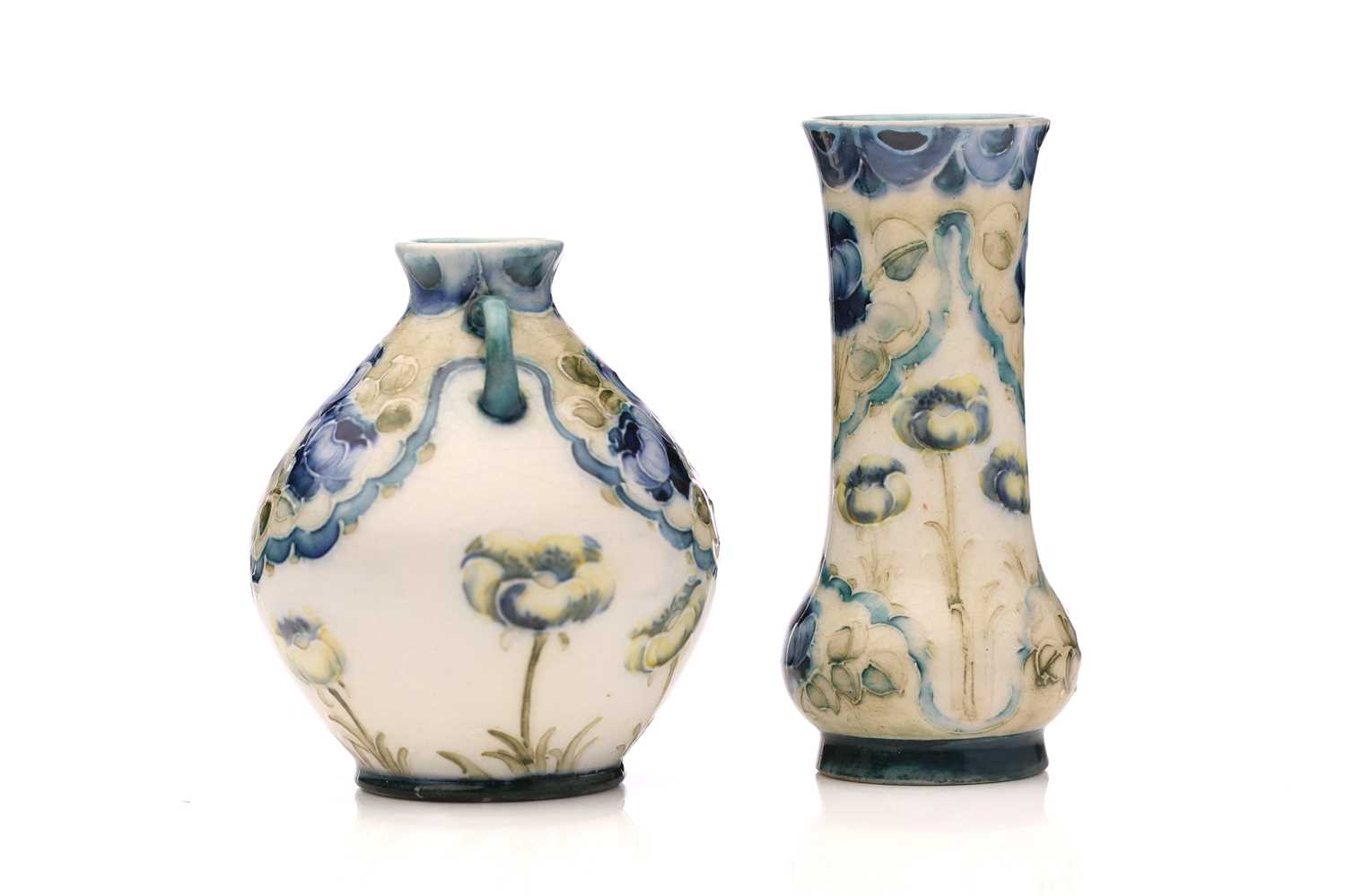 William Moorcroft for James MacIntyre, a miniature 'Poppy' vase, circa 1903, twin handled amphora - Bild 4 aus 6