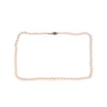 A single-row cultured pearl necklace, comprising a string of round pearls with pink overtones,