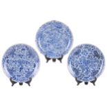 Three large Chinese blue & white dished chargers, Qing, Kangxi period, each painted with