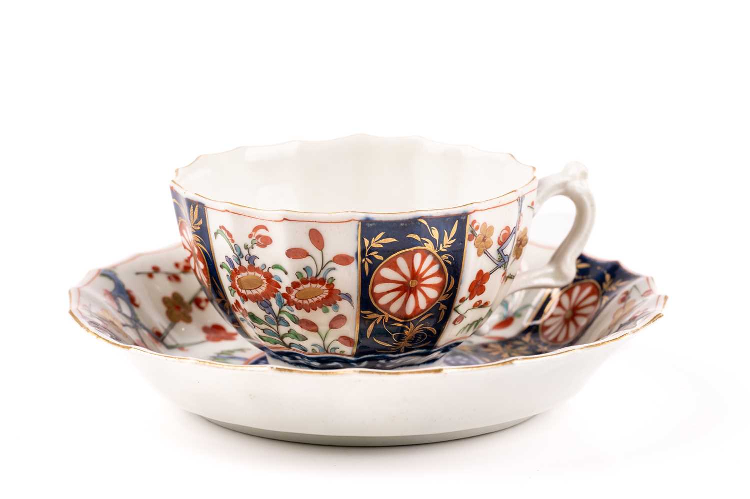 A group of three Worcester porcelain "Kakiemon" pattern tea cups and saucers, c 1770s, with shaped - Image 12 of 36