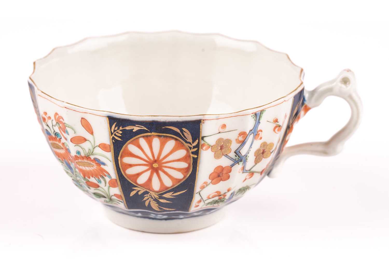 A group of three Worcester porcelain "Kakiemon" pattern tea cups and saucers, c 1770s, with shaped - Image 24 of 36