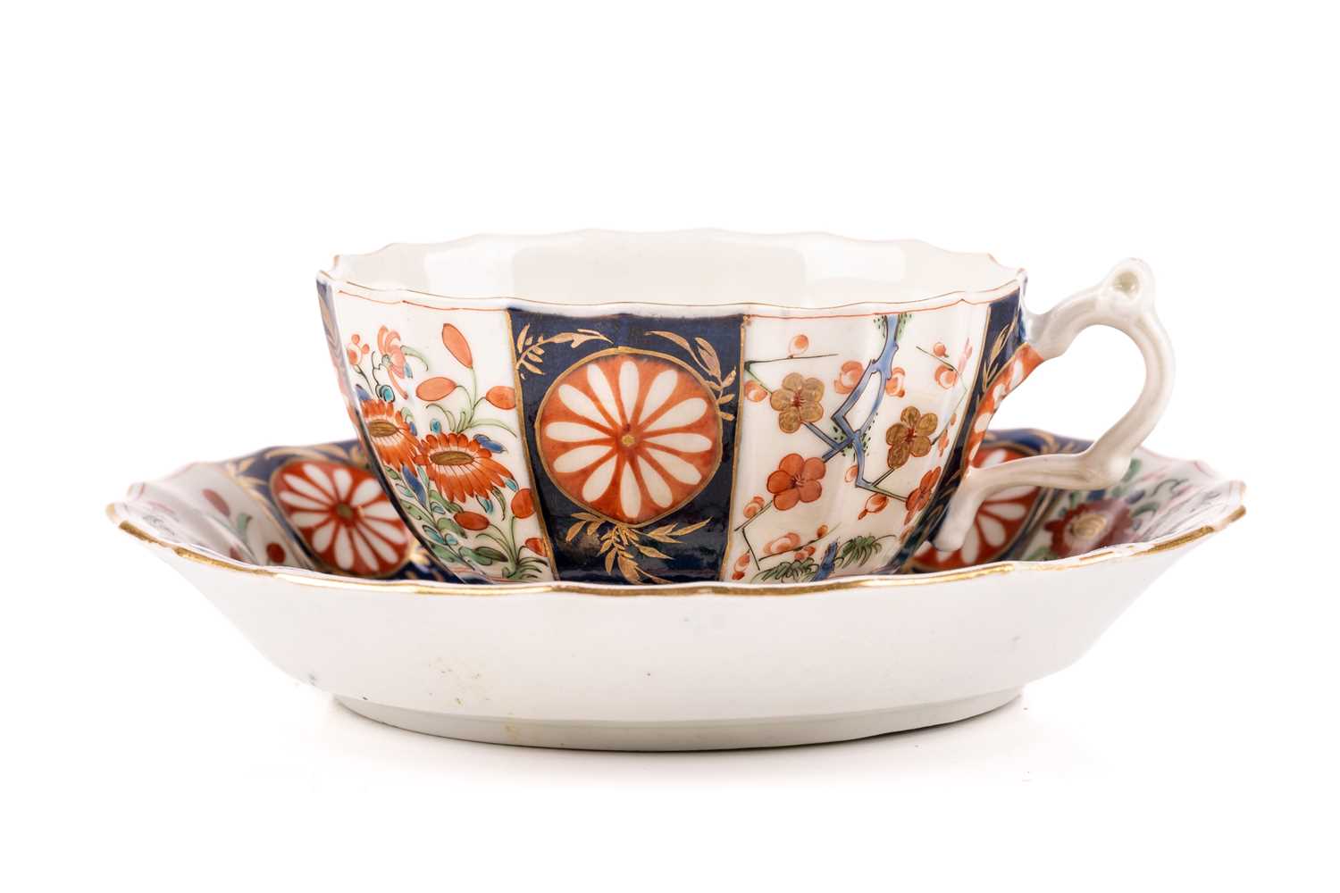 A group of three Worcester porcelain "Kakiemon" pattern tea cups and saucers, c 1770s, with shaped - Image 25 of 36