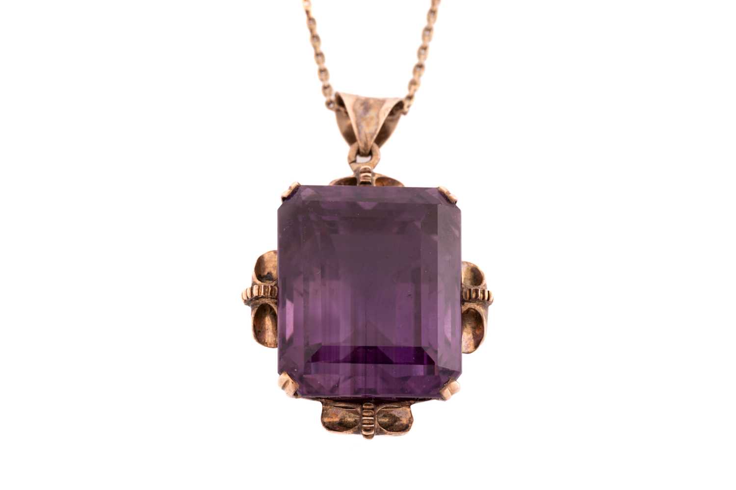 A large amethyst pendant on chain, contains an octagonal step-cut amethyst of 19.6 x 15.9 x 14.2 mm, - Image 3 of 7