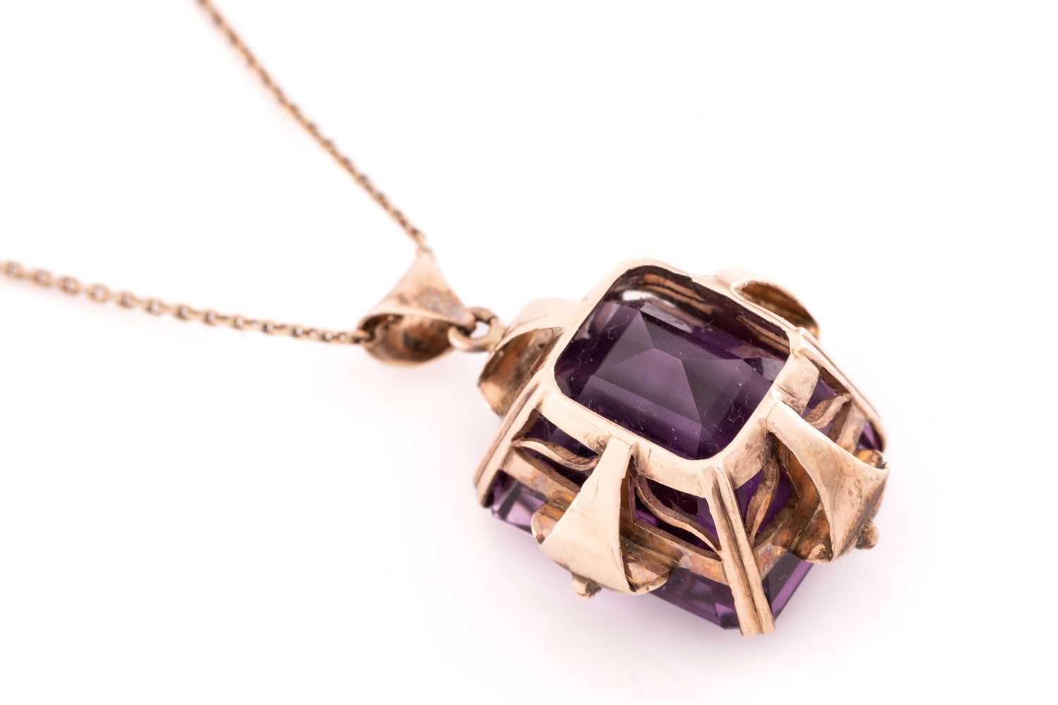 A large amethyst pendant on chain, contains an octagonal step-cut amethyst of 19.6 x 15.9 x 14.2 mm, - Image 5 of 7