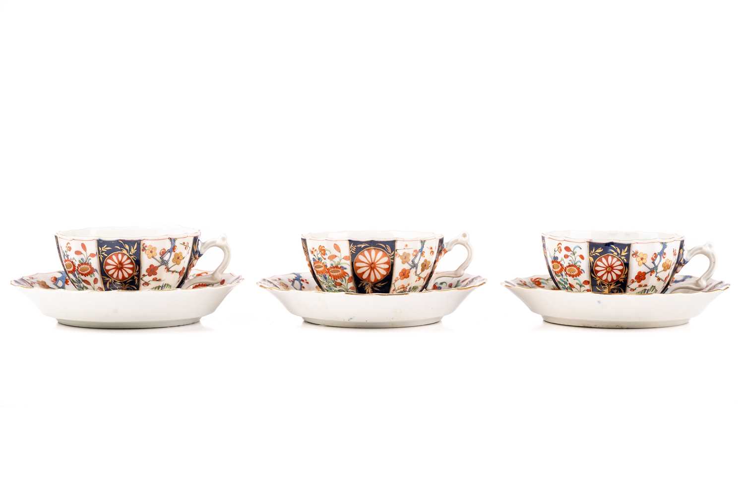 A group of three Worcester porcelain "Kakiemon" pattern tea cups and saucers, c 1770s, with shaped - Image 14 of 36