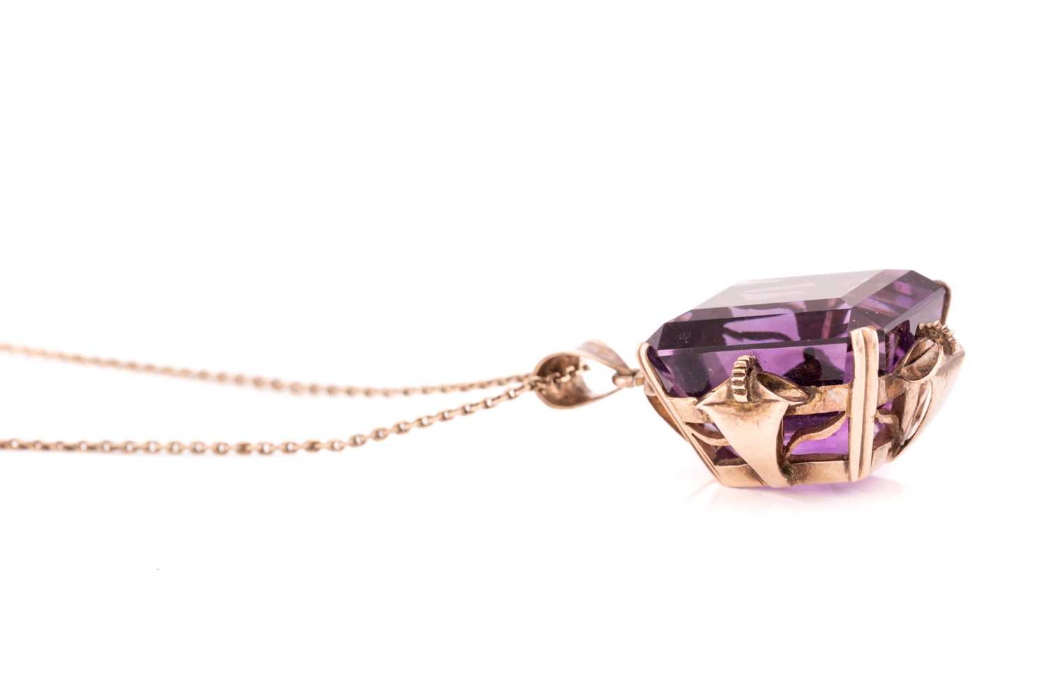 A large amethyst pendant on chain, contains an octagonal step-cut amethyst of 19.6 x 15.9 x 14.2 mm, - Image 4 of 7