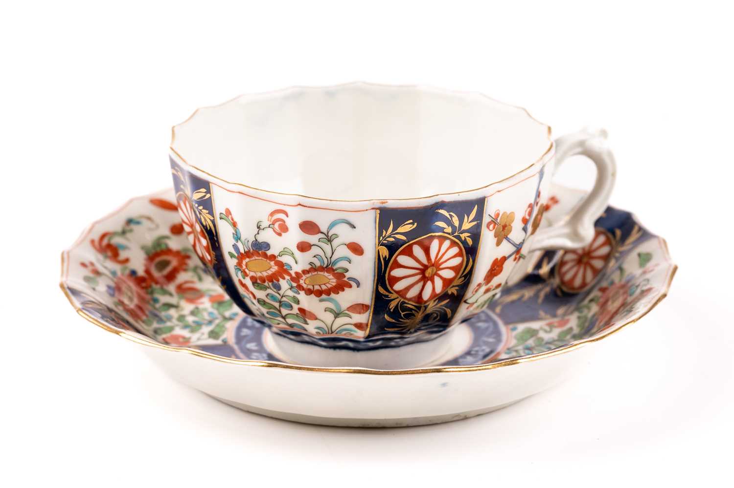 A group of three Worcester porcelain "Kakiemon" pattern tea cups and saucers, c 1770s, with shaped - Image 3 of 36