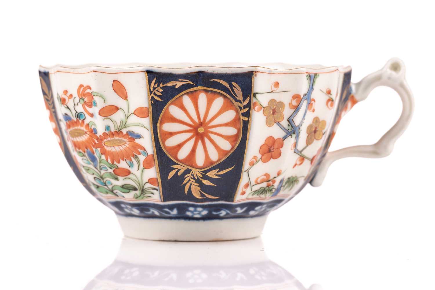 A group of three Worcester porcelain "Kakiemon" pattern tea cups and saucers, c 1770s, with shaped - Image 27 of 36