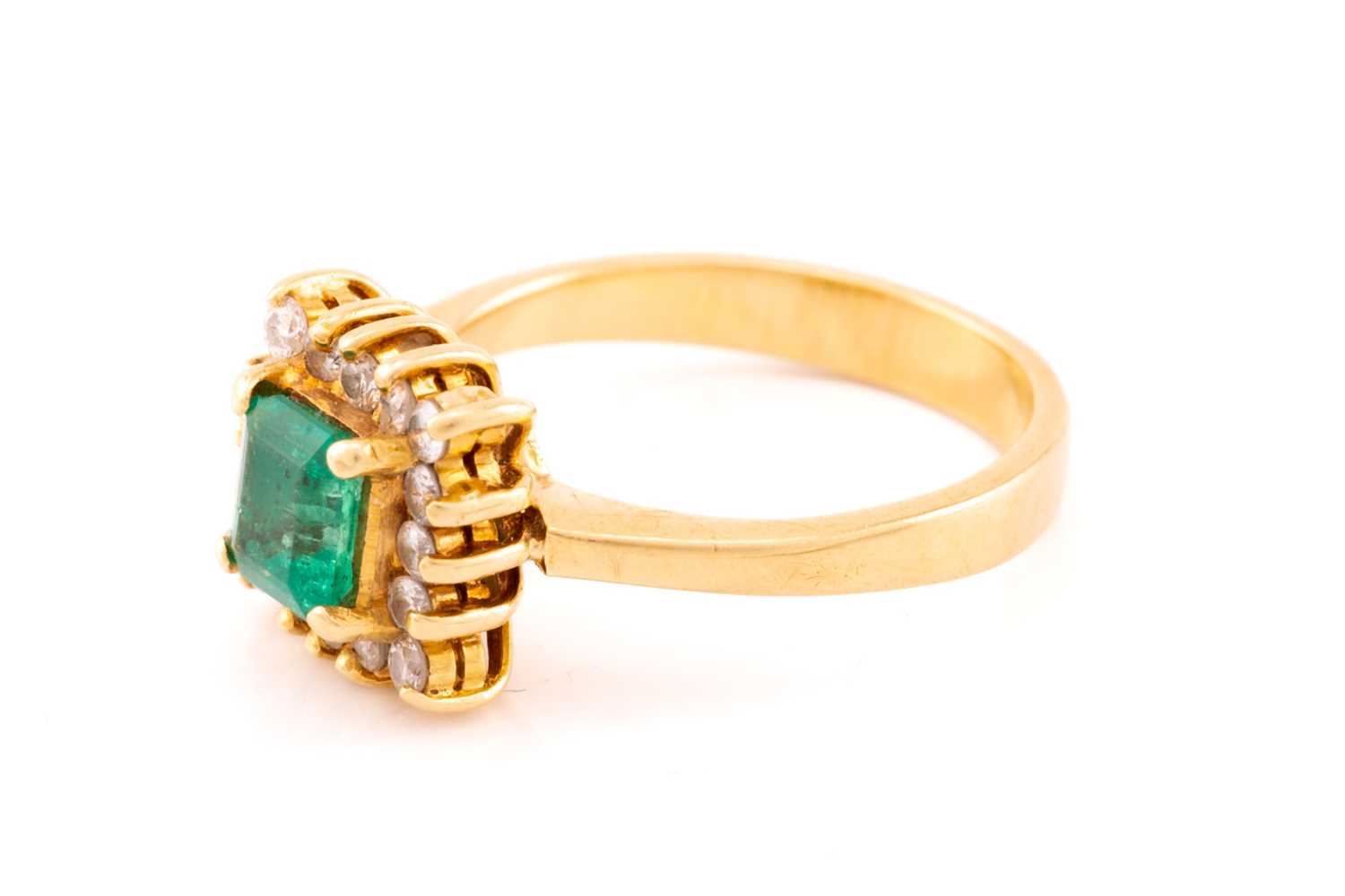 An emerald and diamond entourage ring, centred with an emerald-cut emerald in bright green colour, - Image 2 of 5