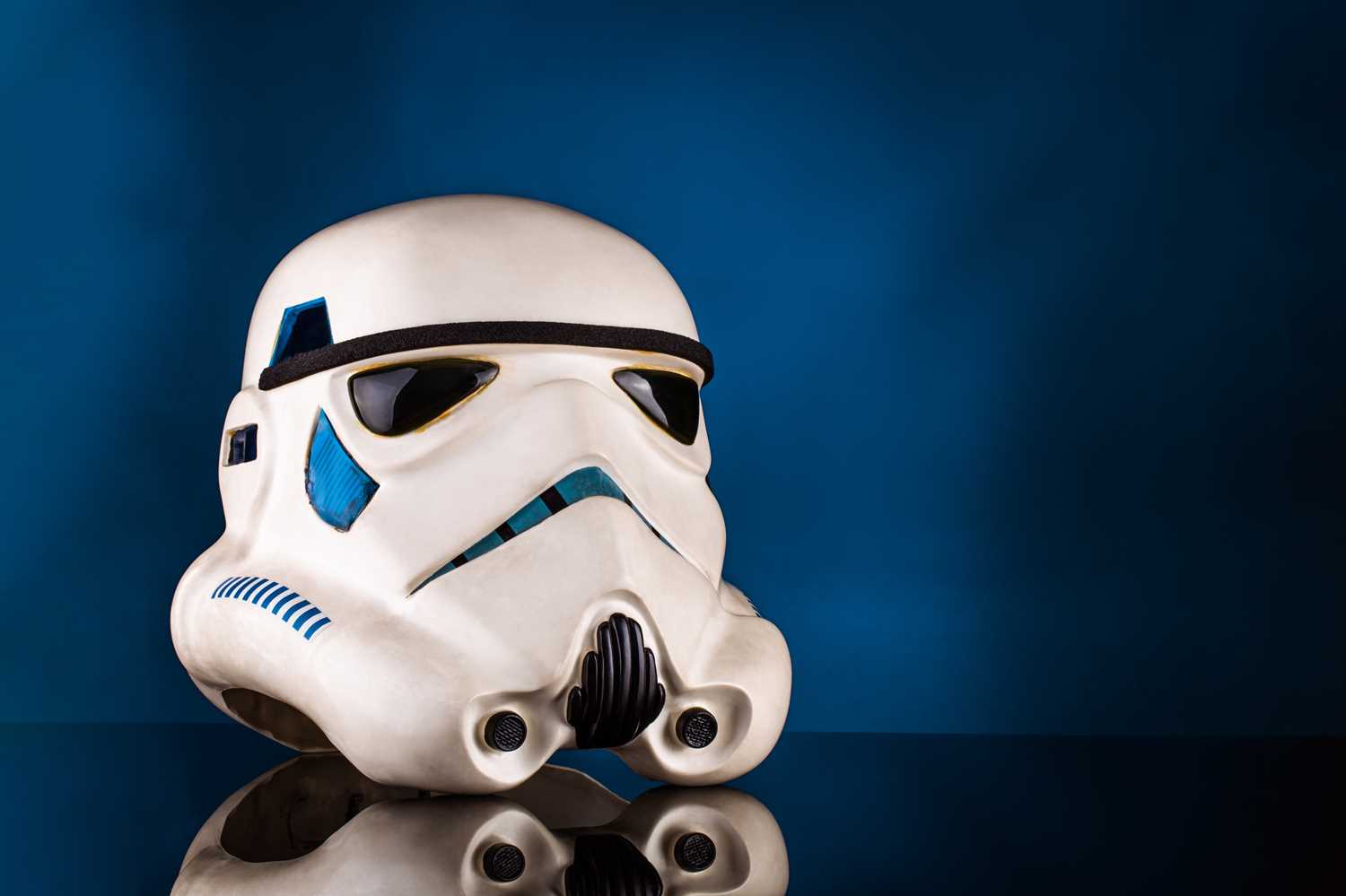 Star Wars: a rare collection of original period memorabilia, comprising a Stormtrooper replica - Image 2 of 37