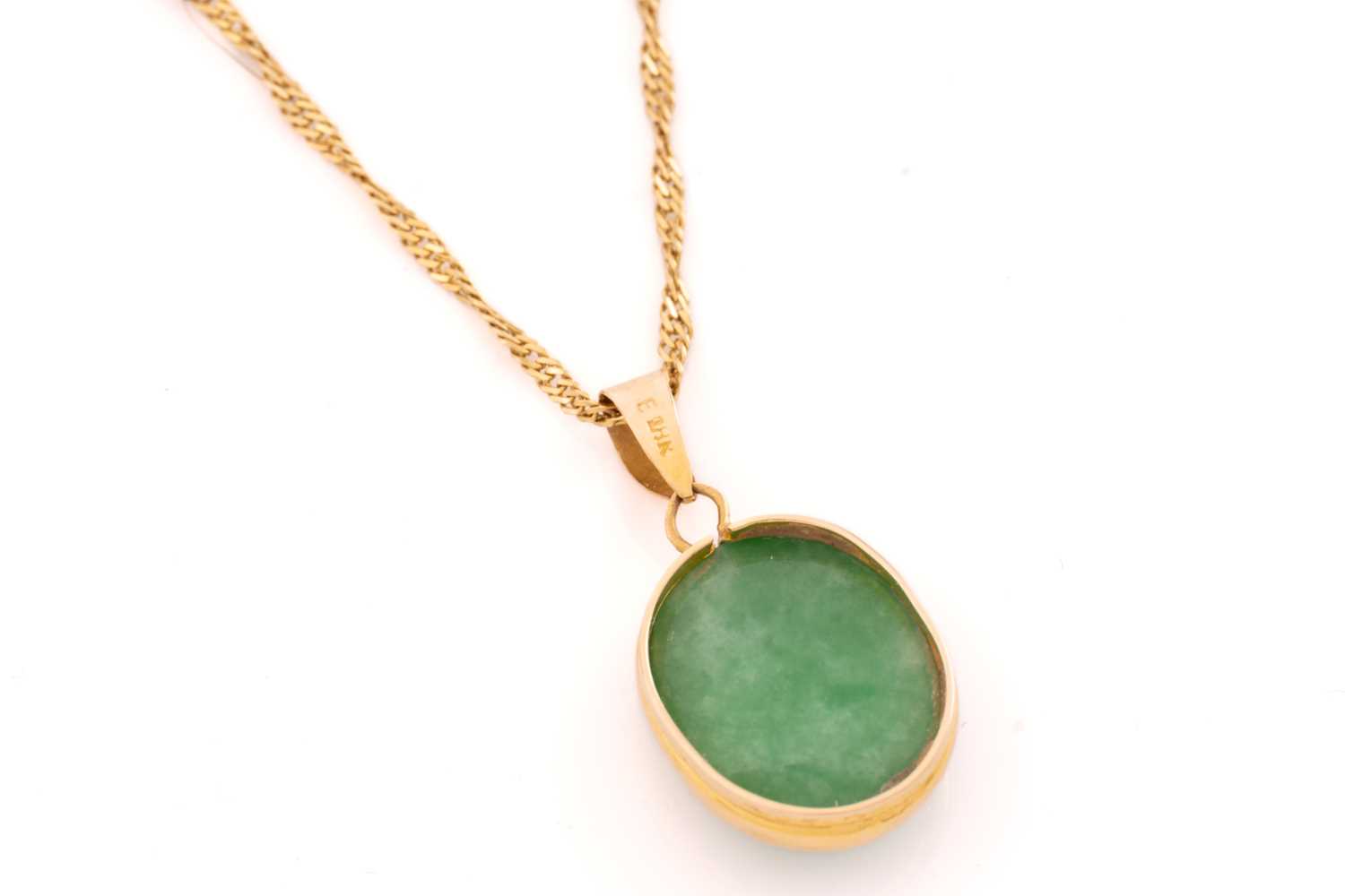 A jade pendant on chain with a pair of stud earrings in 18ct yellow gold; the pendant contains an - Image 4 of 10