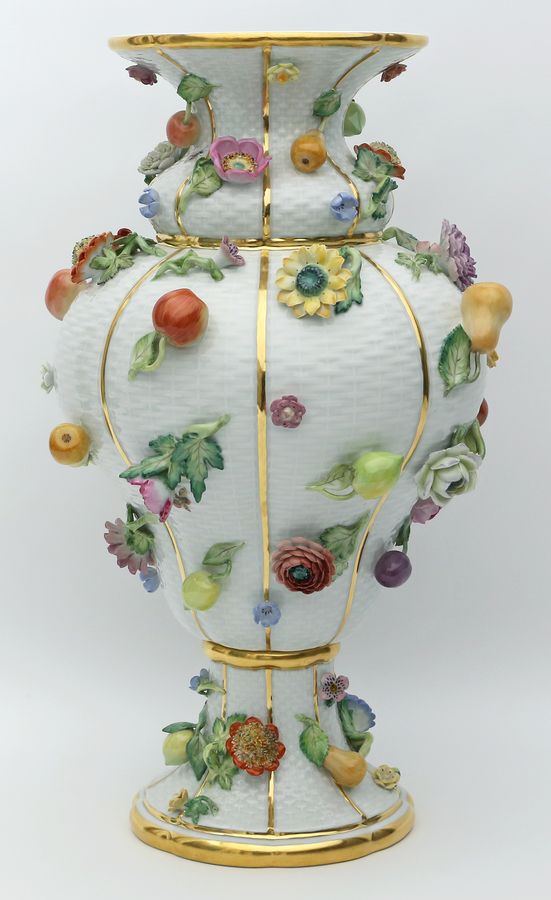 Limitierte "Meisterwerke (limited Masterpiece)"-Vase "Blumen und Früchte", Meissen. - Image 2 of 2