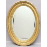 Ovaler Spiegel im Goldstuckrahmen (20. Jh.).