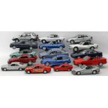 9 Mercedes- und 7 BMW-Modellautos.