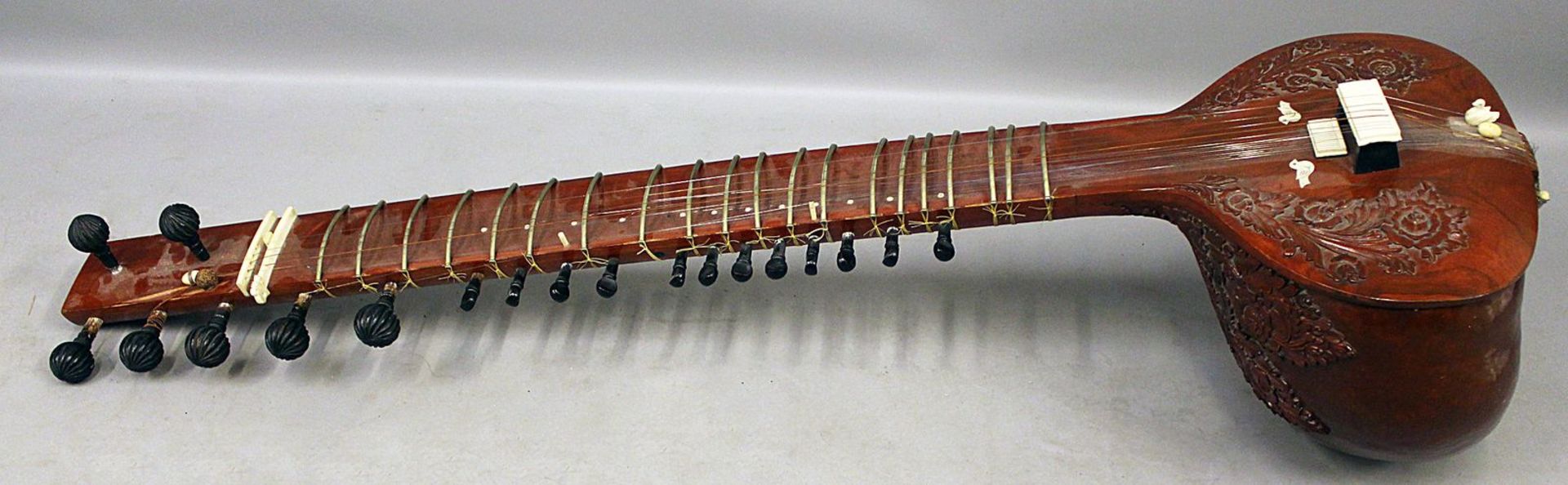 Langhalslaute "Sitar".