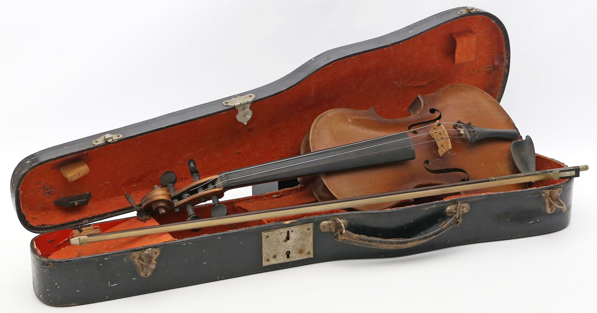 Geige und Bogen im Koffer.