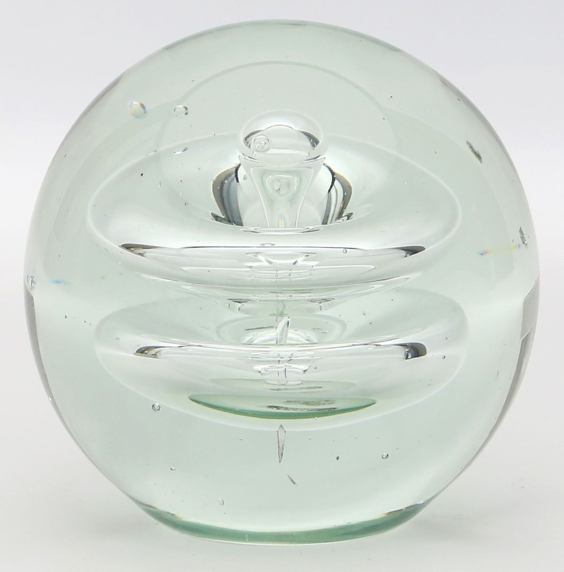 Großes Paperweight.