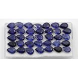 Lot aus 35 blauen Saphiren, zus. ca. 32 ct.