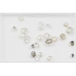 Lot aus 25 Diamanten, zus. ca. 2,8 ct.